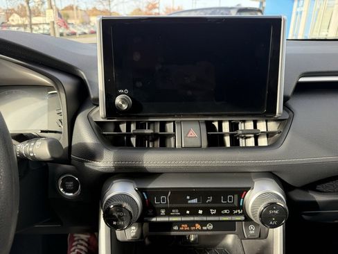 Used 2025 Toyota RAV4 XLE image 23