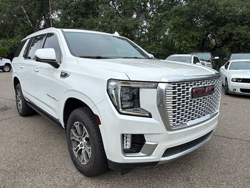 Used 2021 GMC Yukon Denali w/ Denali Ultimate Package AWD/4WD image 3