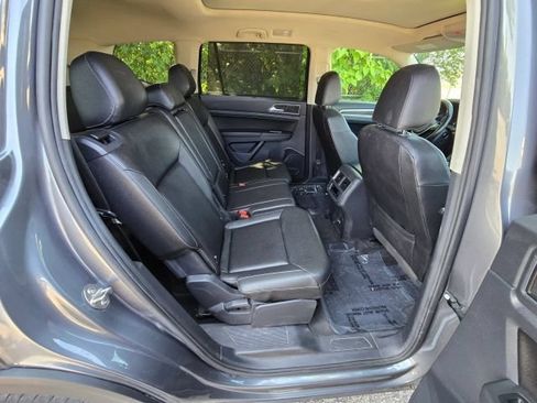 Used 2018 Volkswagen Atlas SEL AWD/4WD image 14