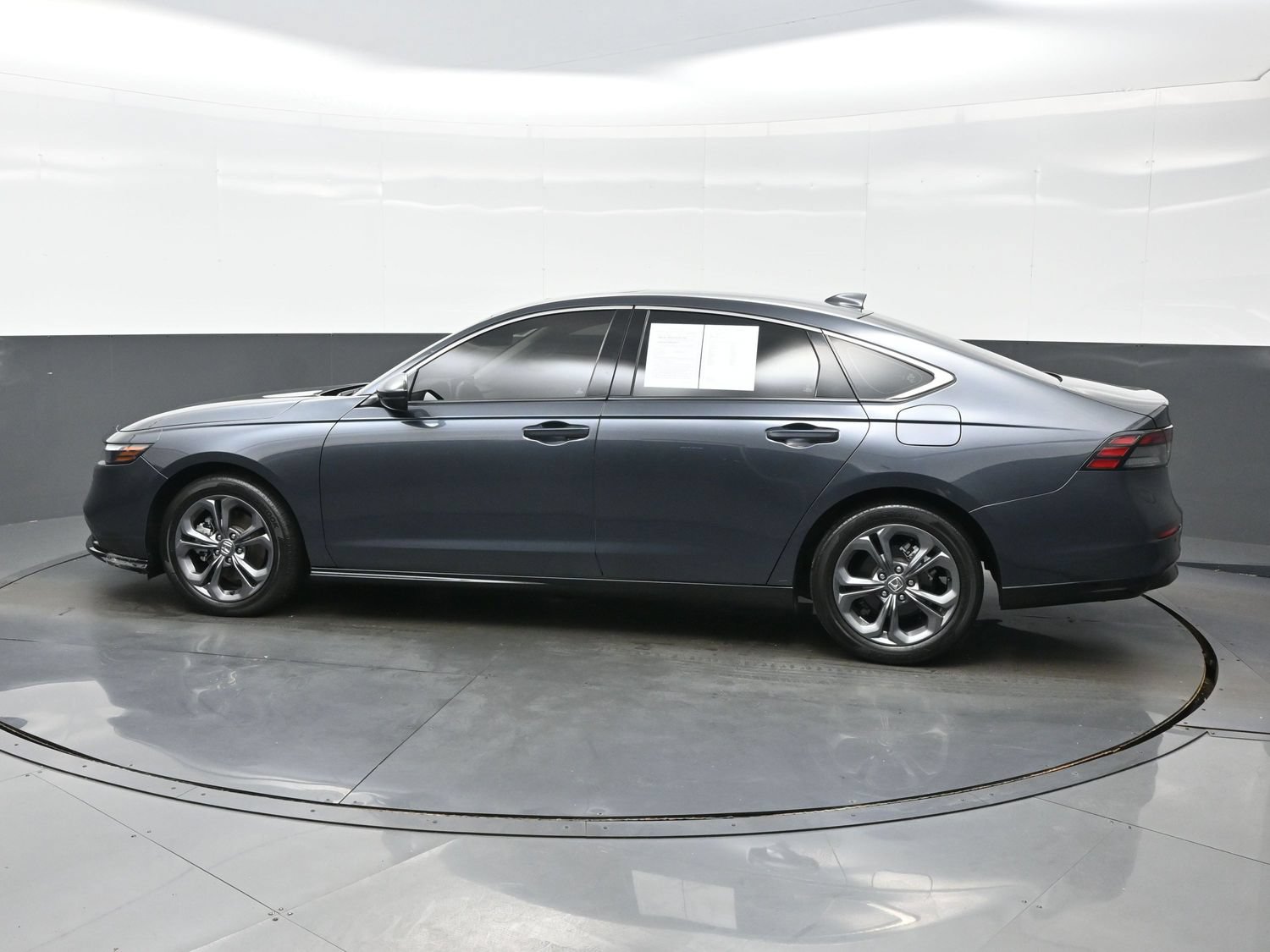 Used 2024 Honda Accord EX-L image 3