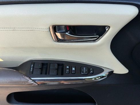 Used 2013 Toyota Avalon XLE Premium FWD image 17