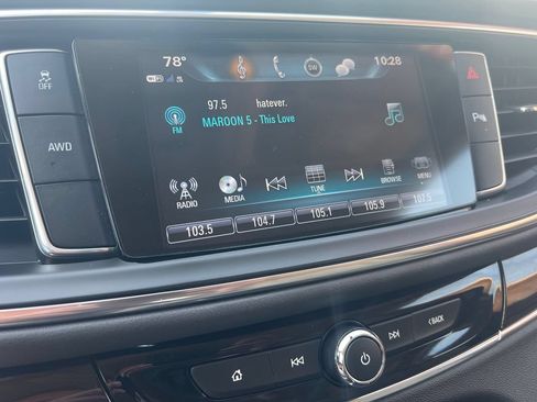Used 2018 Buick Enclave Essence AWD/4WD image 22