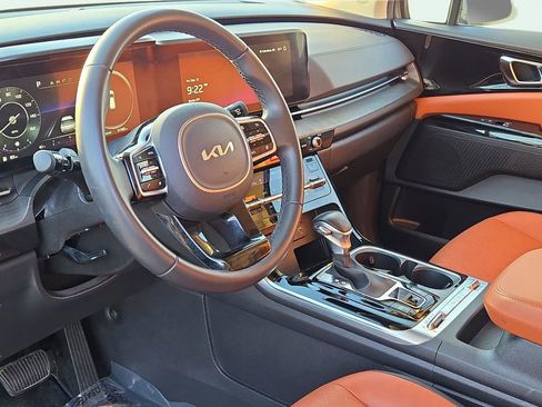 Certified 2024 Kia Carnival SX image 18