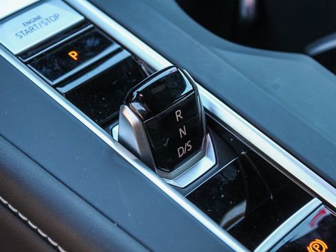 Used 2025 Volkswagen Atlas Cross Sport SE image 20