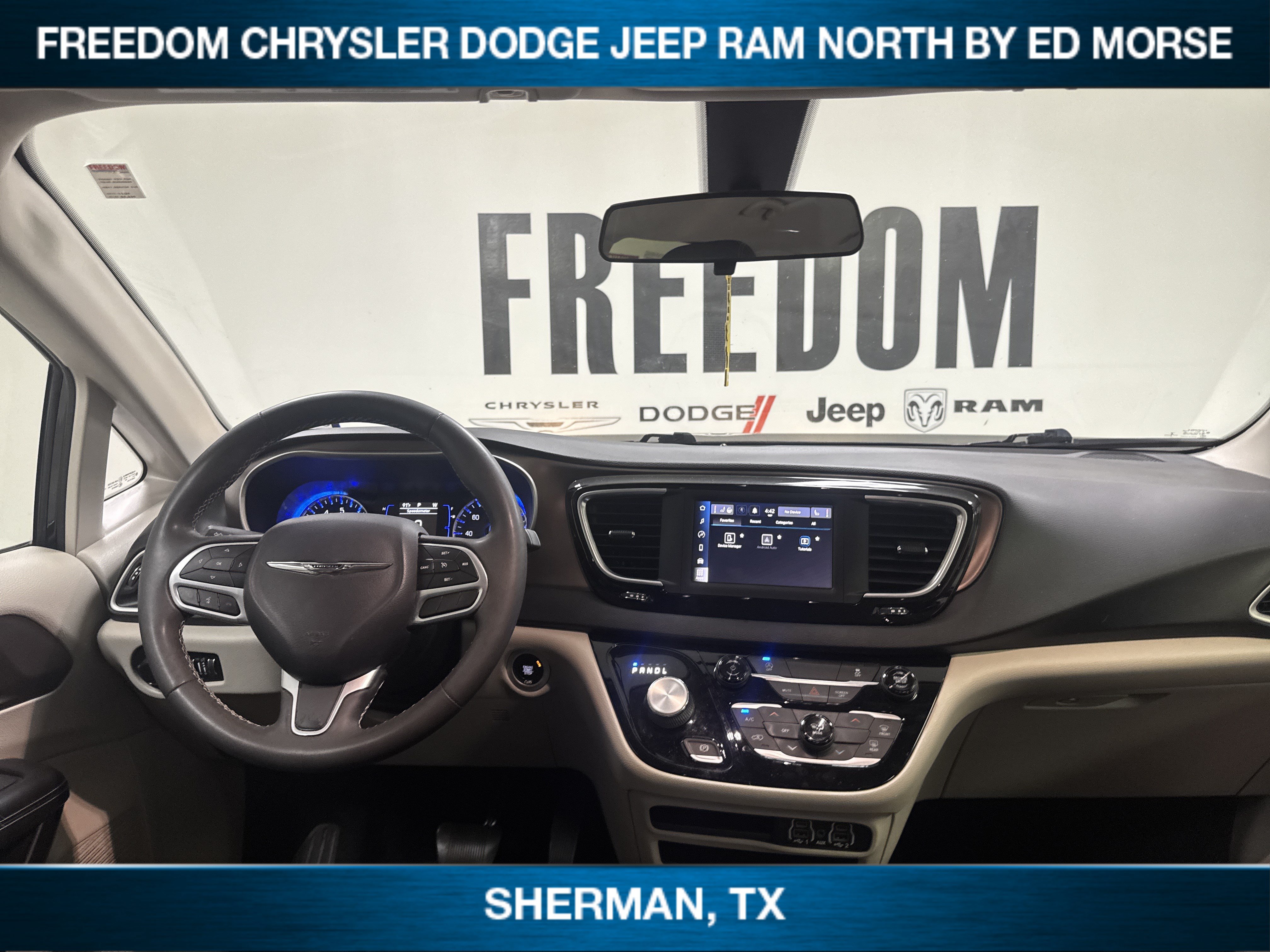 Used 2022 Chrysler Voyager LX FWD image 11