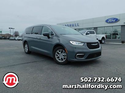 Used 2023 Chrysler Pacifica Touring-L