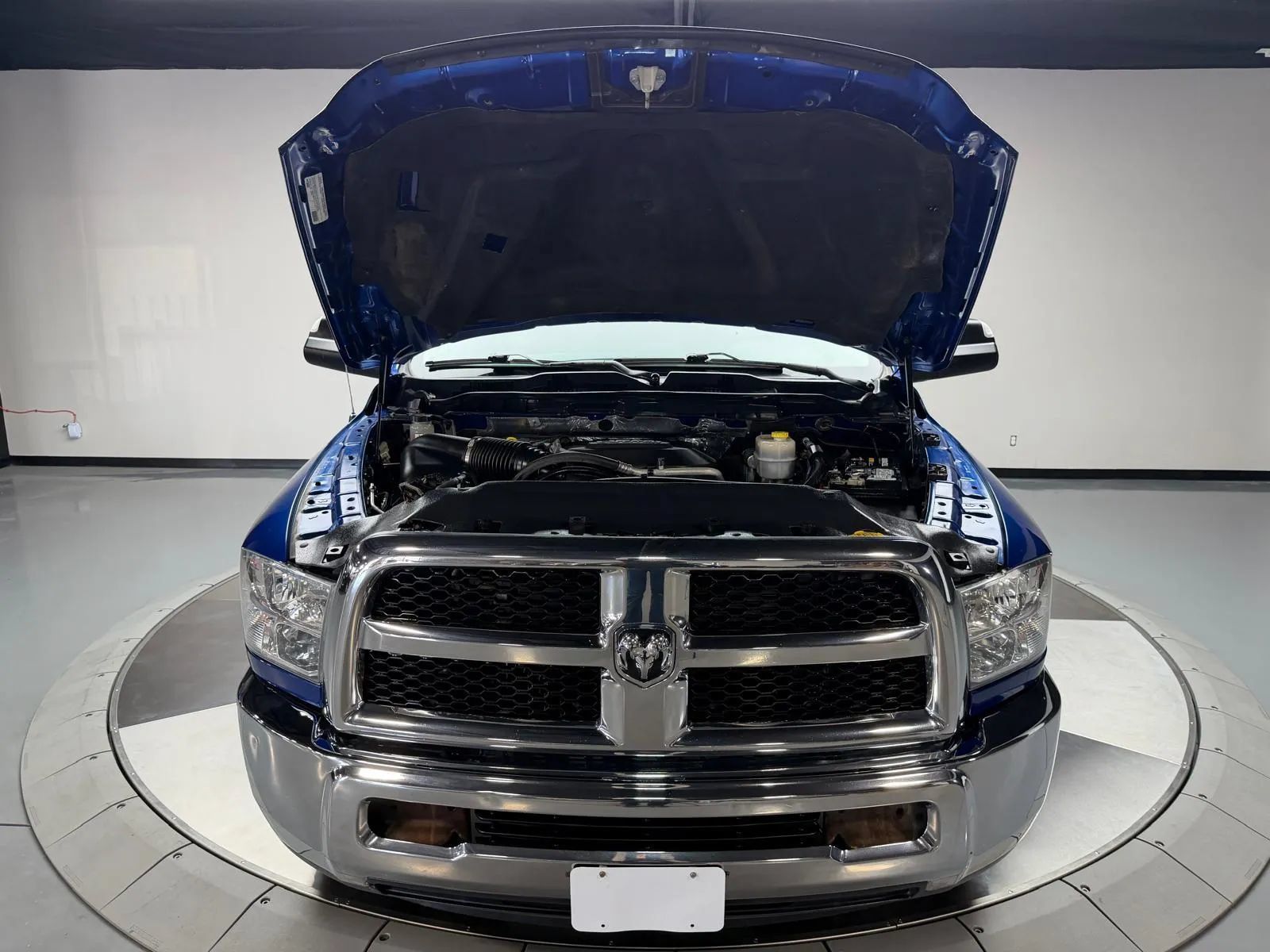 Used 2018 RAM 2500 Tradesman w/ Chrome Appearance Group RWD image 11