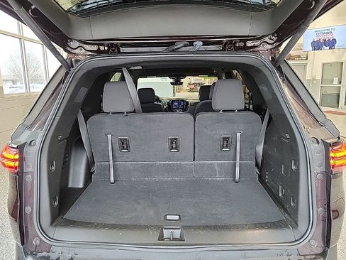 Used 2023 Chevrolet Traverse LT w/ Rear Camera Mirror Package image 14