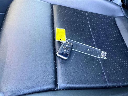 Used 2022 Volkswagen Atlas Cross Sport SE image 14