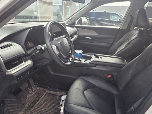 Used 2024 Toyota Grand Highlander Limited image 3