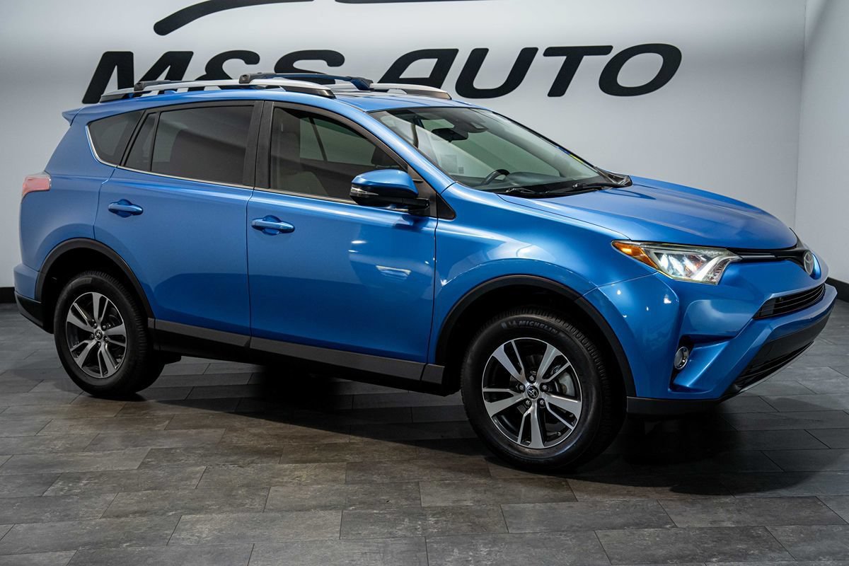Used 2017 Toyota RAV4 XLE w/ Plus Special Value Package AWD/4WD image 7