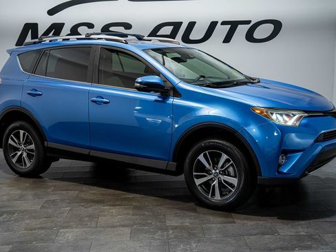 Used 2017 Toyota RAV4 XLE w/ Plus Special Value Package AWD/4WD image 7