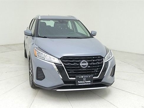 Used 2023 Nissan Kicks SV image 2