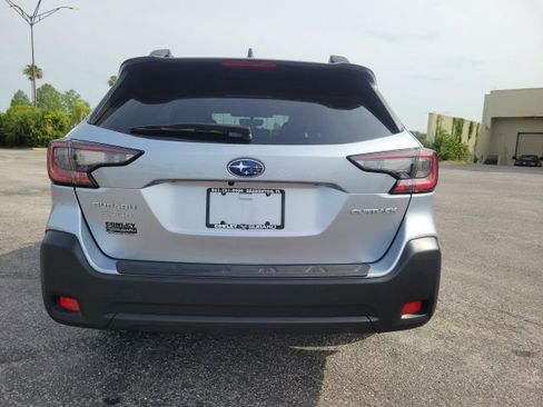 Used 2023 Subaru Outback Premium AWD/4WD image 6