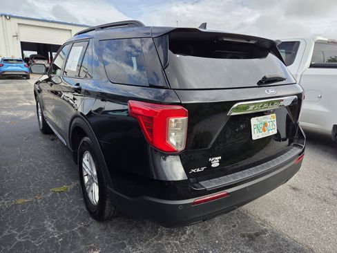 Used 2024 Ford Explorer XLT RWD image 4