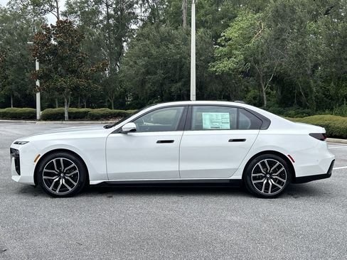 New 2025 BMW i7 xDrive60 image 10