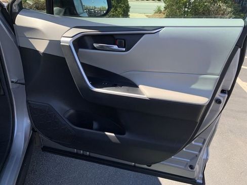 Used 2021 Toyota RAV4 XLE w/ Convenience Package image 13