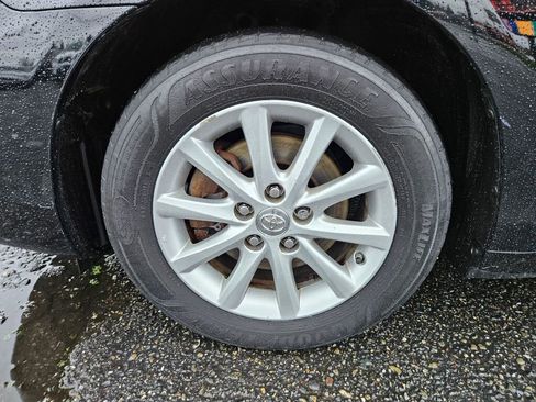 Used 2011 Toyota Camry XLE w/ XLE Extra-Value Pkg #2 image 8