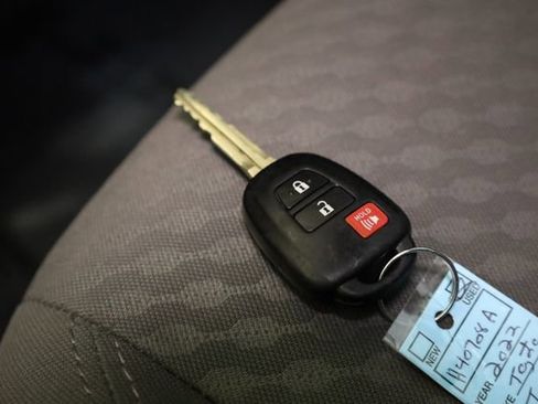 Used 2022 Toyota Tacoma SR5 image 29