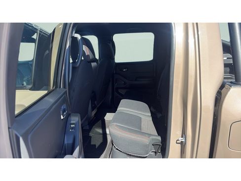 Used 2023 Nissan Frontier PRO-4X w/ Technology Package AWD/4WD image 15