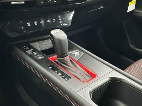 New 2025 Nissan Kicks SR image 12