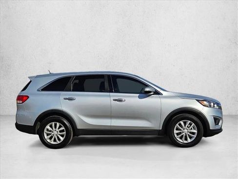Used 2016 Kia Sorento L image 4