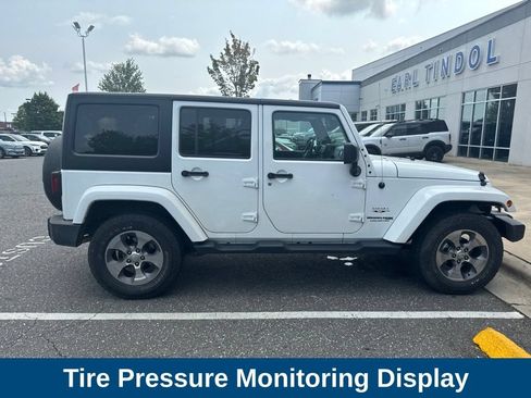 Used 2018 Jeep Wrangler Unlimited Sahara w/ Connectivity Group AWD/4WD image 6