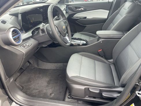 Used 2025 Chevrolet Trax LT w/ Driver Confidence Package image 9