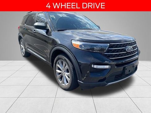 Used 2023 Ford Explorer XLT w/ Equipment Group 202A image 3