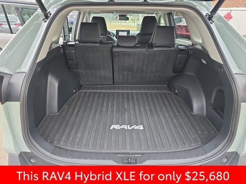 Used 2021 Toyota RAV4 XLE image 18