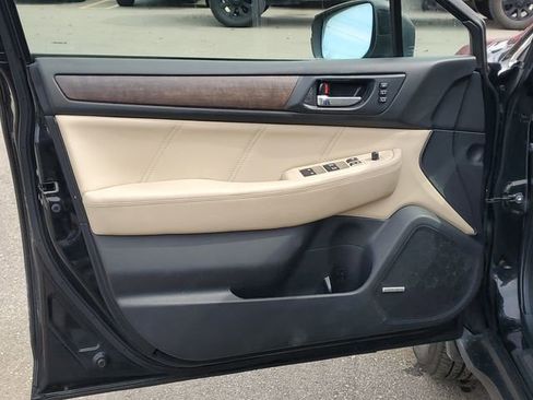 Used 2018 Subaru Outback 2.5i Limited image 11