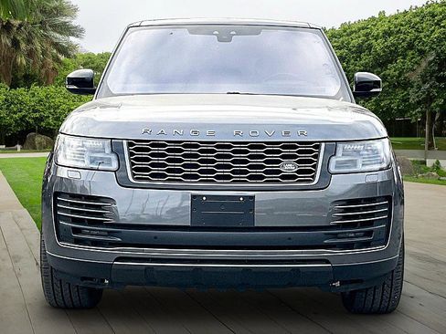 Used 2018 Land Rover Range Rover image 3