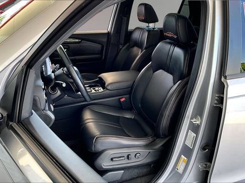Used 2025 Honda Pilot TrailSport image 18