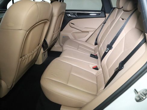 Used 2021 Porsche Macan AWD/4WD image 16