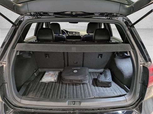 Used 2017 Volkswagen Golf R 4-Door image 6