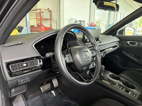 Used 2025 Honda Civic Sport image 11
