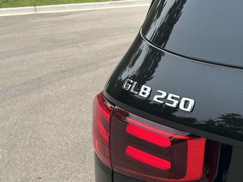 Used 2026 Mercedes-Benz GLB 250 4MATIC image 24