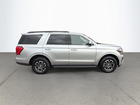 Used 2024 Ford Expedition XLT image 2