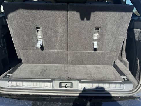 Used 2025 Land Rover Discovery Dynamic SE image 26