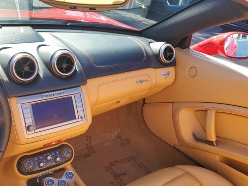 Used 2010 Ferrari California Spyder image 17