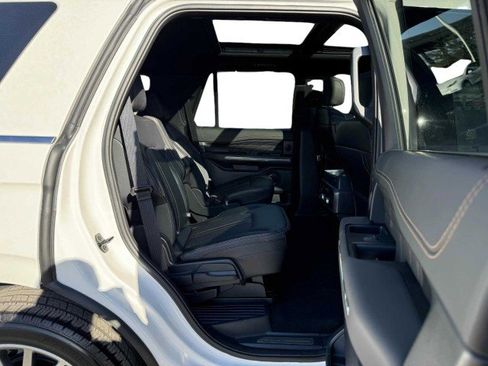 Used 2024 Ford Expedition Platinum image 47