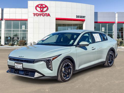 Used 2025 Kia K4 EX FWD image 3