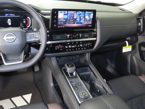 New 2026 Nissan Pathfinder Platinum image 8