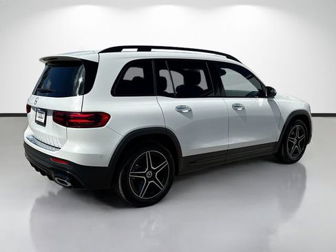 Used 2024 Mercedes-Benz GLB 250 image 3