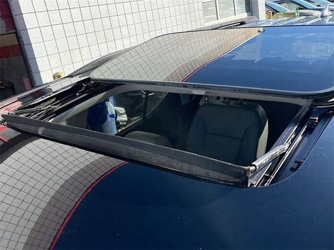 Used 2021 Chevrolet Traverse RS image 23