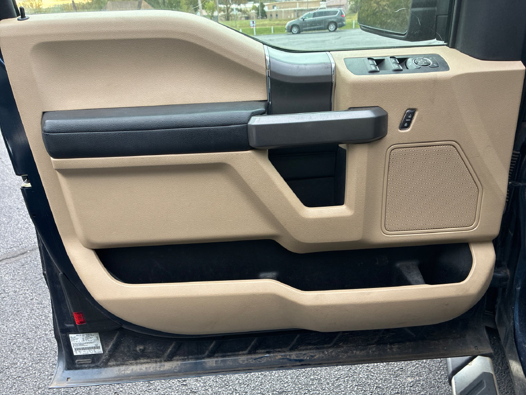 Used 2015 Ford F150 XLT w/ Equipment Group 301A Mid RWD image 8