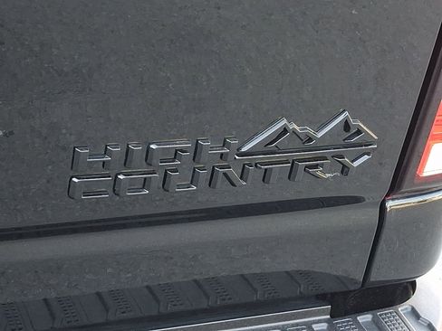 Used 2025 Chevrolet Silverado 2500 High Country w/ High Country Premium Package AWD/4WD image 29