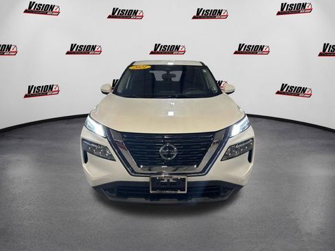 Used 2021 Nissan Rogue SV image 2
