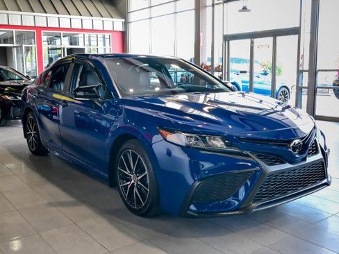 Used 2023 Toyota Camry SE w/ Cold Weather Package FWD image 3