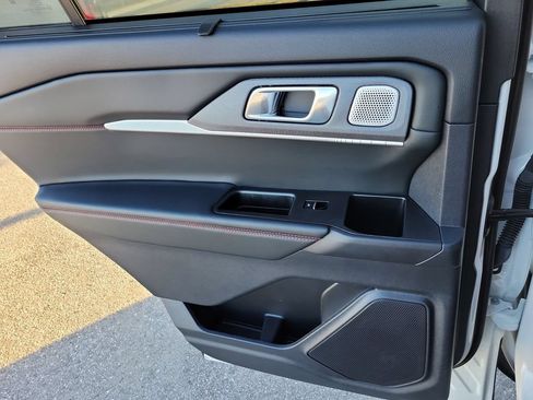 Used 2025 Ford Explorer ST AWD/4WD image 14